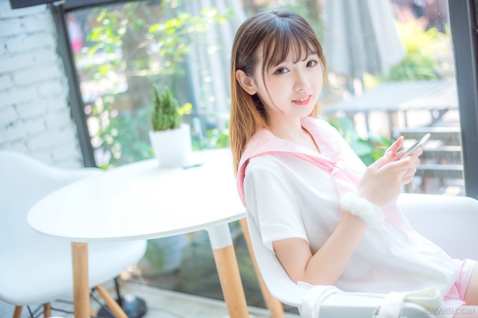 假话如同台词，常常是背熟了再说；真话如同咳嗽，多数是在压抑不住的时候喷涌而出。